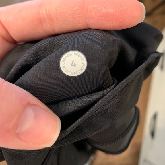 Lululemon Fast and Free Crop 19” size 4 Camo - Picture 4 of 4